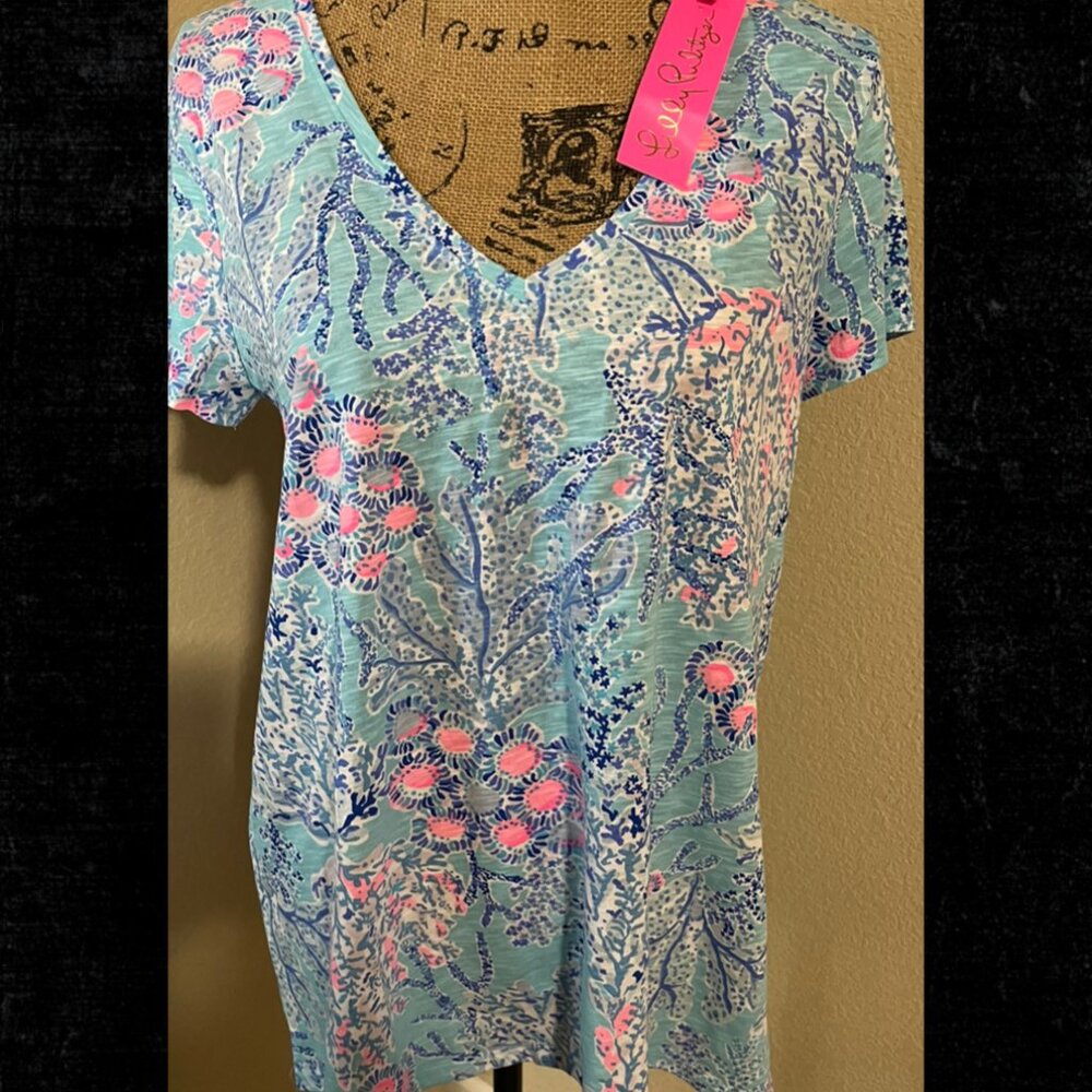 Lilly Pulitzer Etta V-Neck blue ibisa now you see me T-Shirt